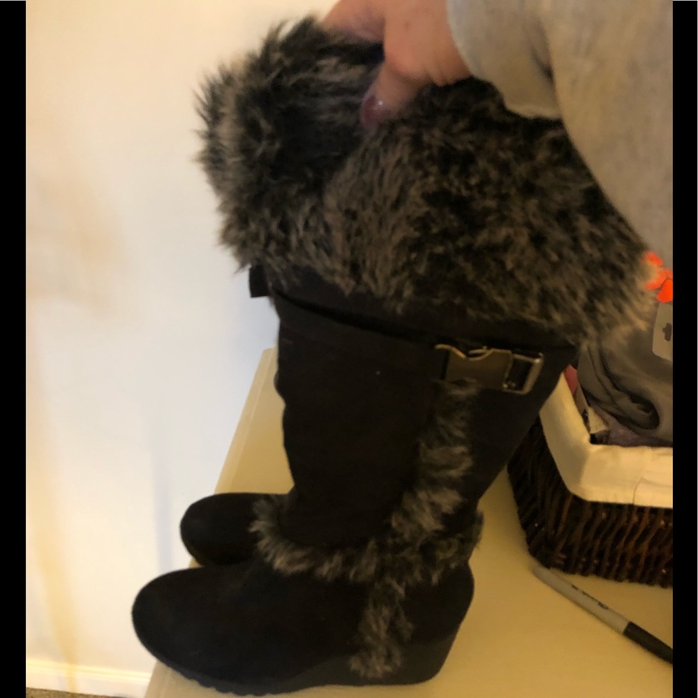 Black suede fur-trimmed wedge boot